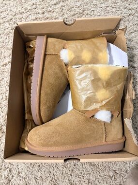 Koolaburra Kids Tan Suede Shearling Booties NWT Size 13